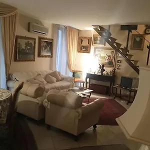 The Trip House - Between The Center And The Sea - Free Wifi And Jacuzzi Aeroporto di Catania Fontana Rossa